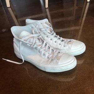 Cream Converse Chuck Taylor’s